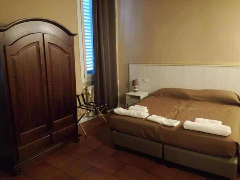 San Petronio Room And Suite Rooms - By Bolognacentro Luxuryh الغرفة الصورة
